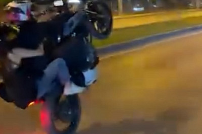 Malatya’da motosikletle tehlikeli yolculuk kamerada