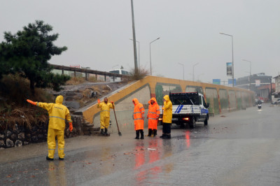 Yalova’da Yağmur Sularının Tahliyesi İçin Çalışma