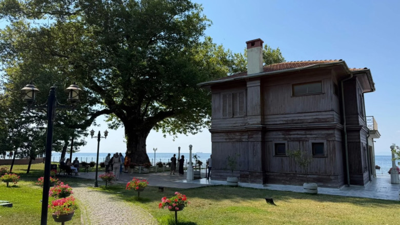 44 BİN ZİYARETÇİ KÖŞKÜ GEZDİ