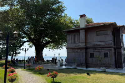 44 BİN ZİYARETÇİ KÖŞKÜ GEZDİ