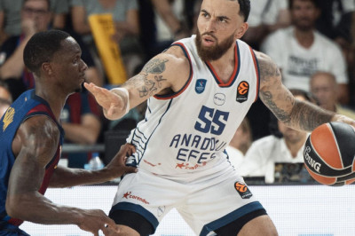 Anadolu Efes, EuroLeague’e mağlubiyetle başladı