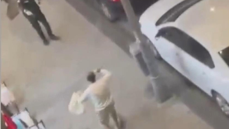Esenler'de elinde bıçakla polise yürüdü! 'Dur' ihtarına uymayınca bacağından vuruldu