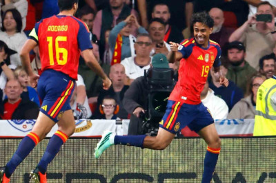 İspanya, İngiltere'yi deplasmanda 3-2 yenerek Uluslar Ligi'ne galibiyetle başladı