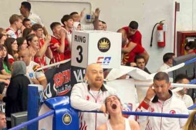 Samsunlu Göknur Gülten, WAKO Dünya Kick Boks Şampiyonası'nda altın madalya kazandı