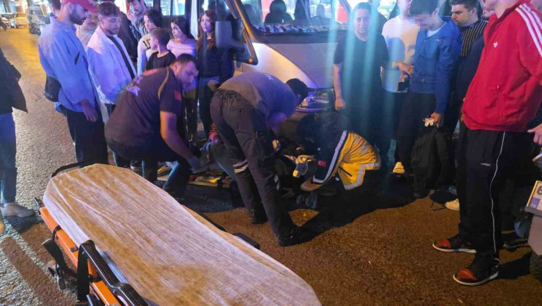 Zonguldak Ereğli'de motosiklet, karşıya geçen anne ve oğluna çarptı; anne yaralandı