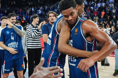 Anadolu Efes, Real Madrid'i devirdi