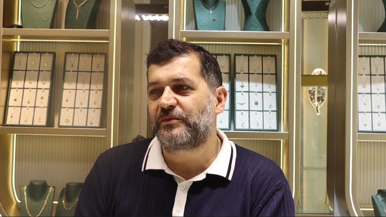 “Cumhuriyet Caddesi Araç Parkına Kapatılsın”