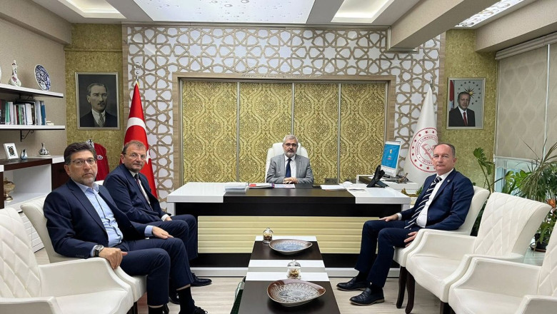 Yeşilay Heyetinden Yalova İl Milli Eğitim Müdürlüğüne Ziyaret